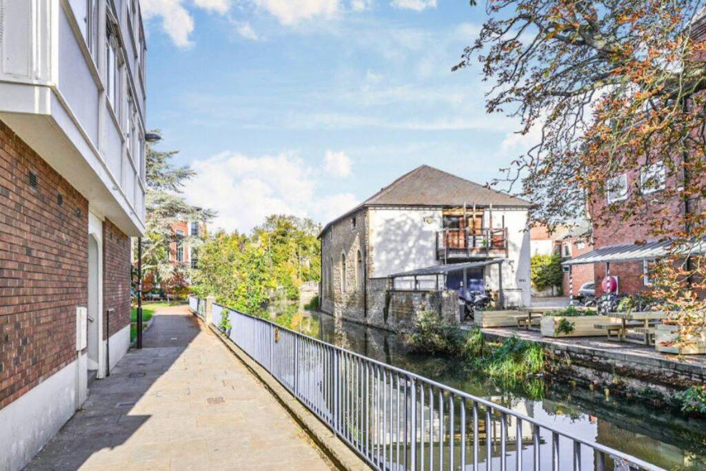 Apartment In The Heart Of The City Centre, Live Like A Local Oxford Exterior photo