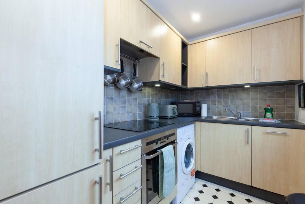 Apartment In The Heart Of The City Centre, Live Like A Local Oxford Exterior photo